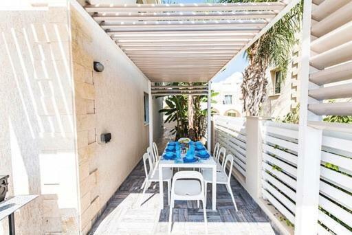 Timotheos Villa Протарас Екстериор снимка