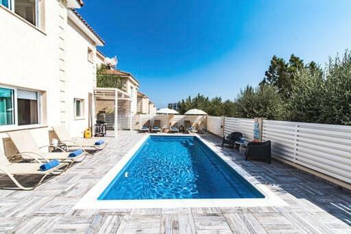 Timotheos Villa Протарас Екстериор снимка